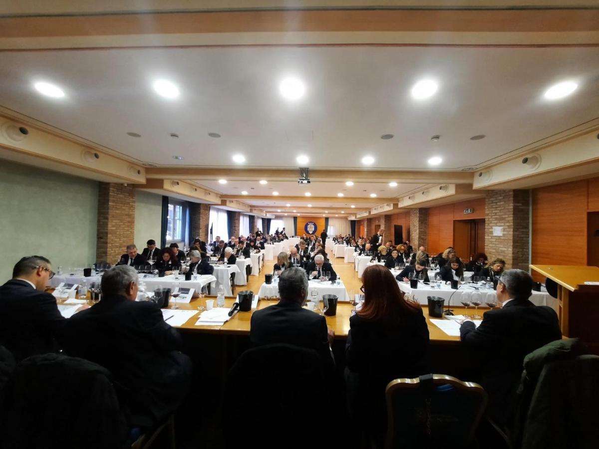 Bes Hotel Bergamo La Muratella Cologno al Serio Esterno foto