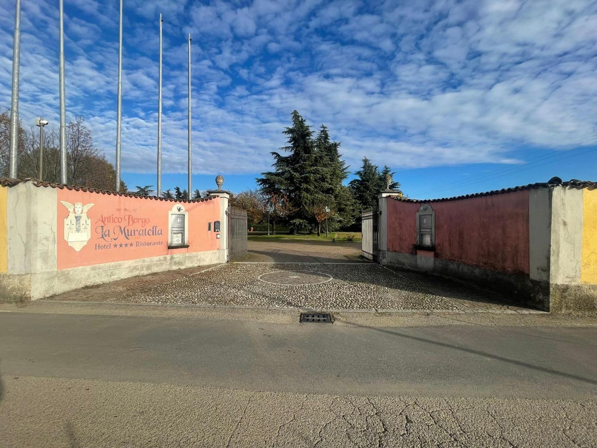 Bes Hotel Bergamo La Muratella Cologno al Serio Esterno foto
