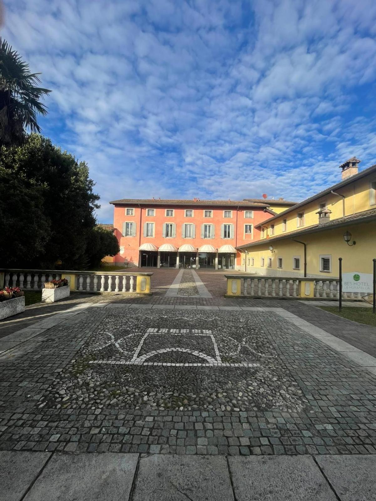 Bes Hotel Bergamo La Muratella Cologno al Serio Esterno foto