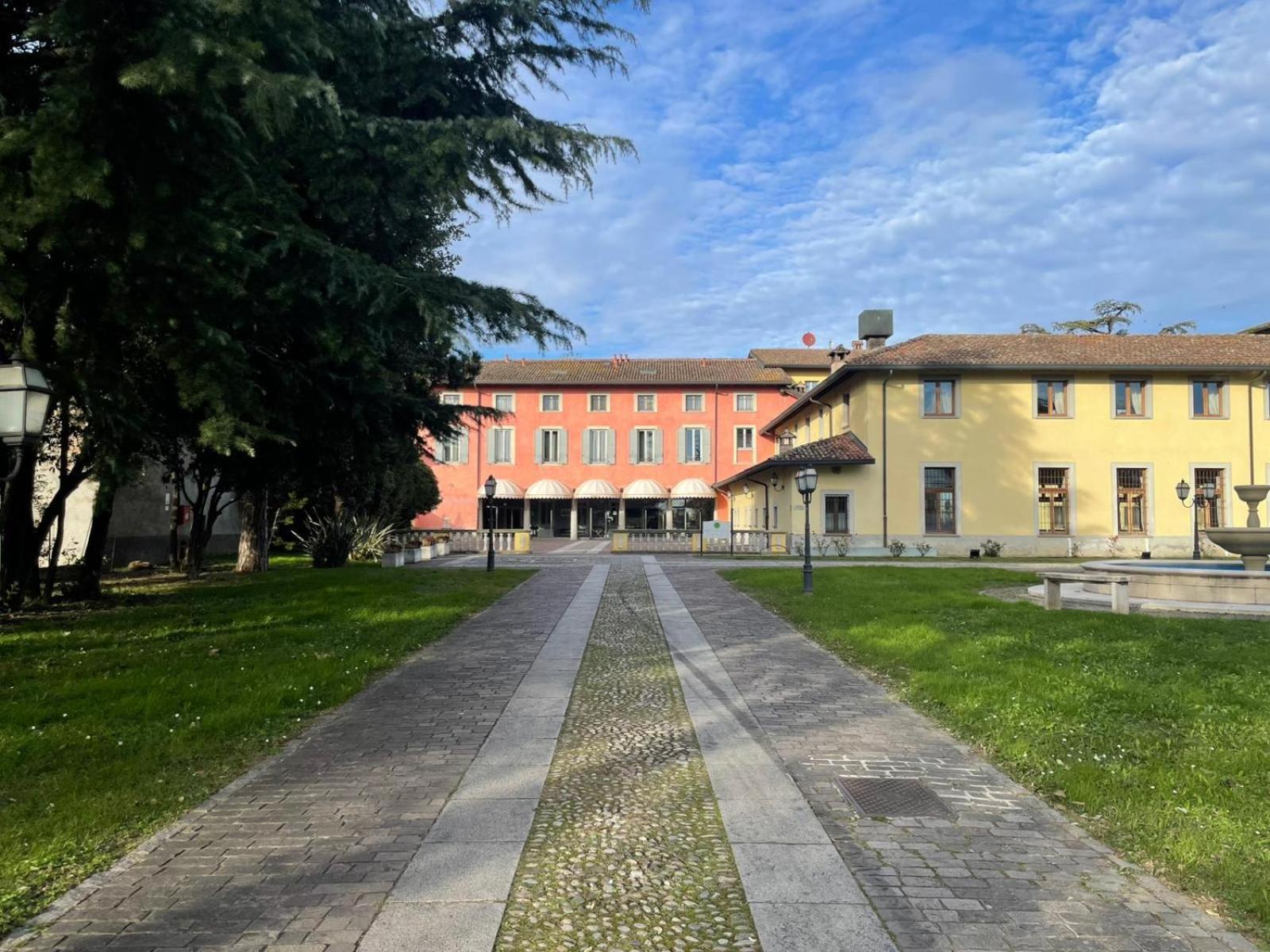 Bes Hotel Bergamo La Muratella Cologno al Serio Esterno foto