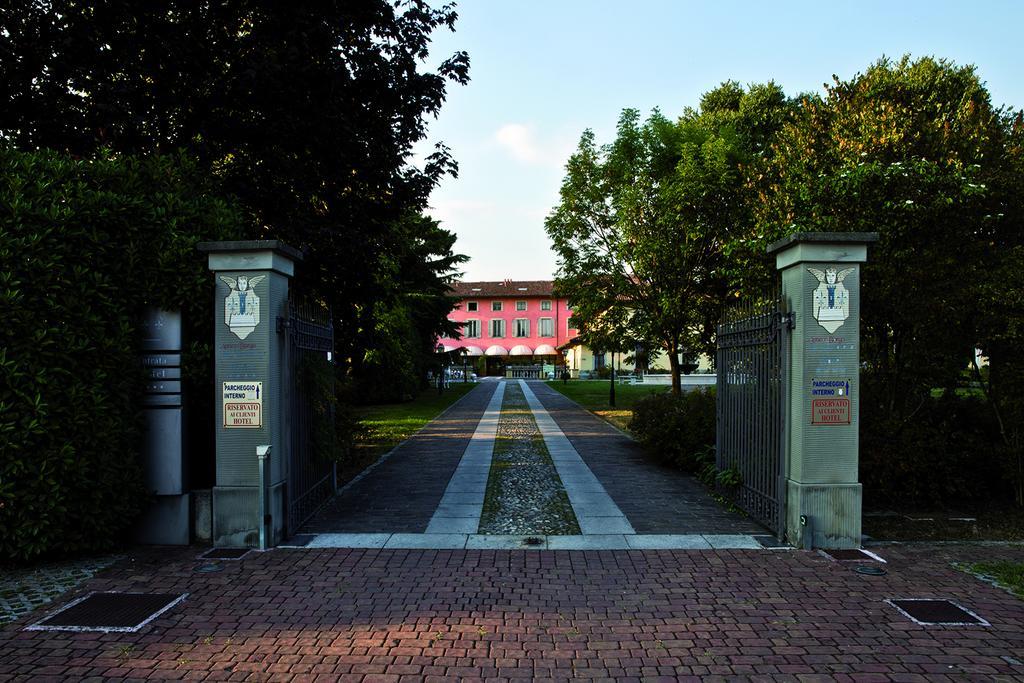 Bes Hotel Bergamo La Muratella Cologno al Serio Esterno foto