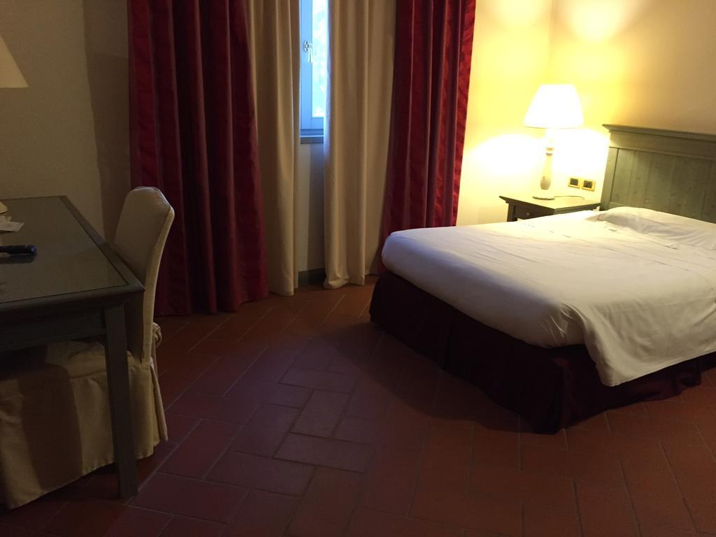Bes Hotel Bergamo La Muratella Cologno al Serio Esterno foto