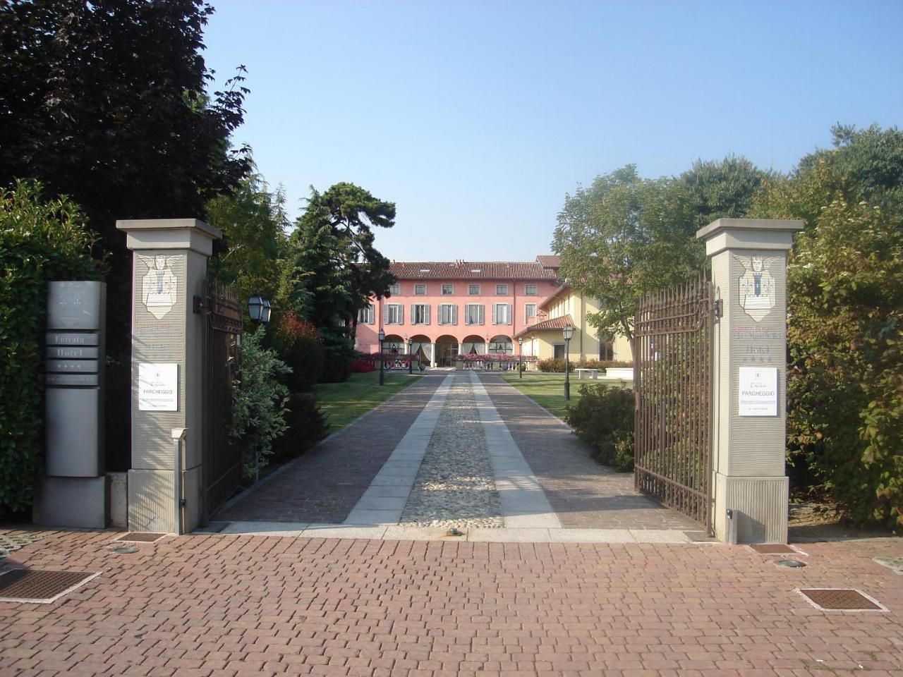 Bes Hotel Bergamo La Muratella Cologno al Serio Esterno foto
